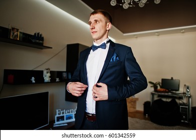 busty tie man to bed Lesbian butch picture