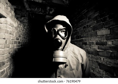 13,946 Man Wearing Respirator Images, Stock Photos & Vectors | Shutterstock