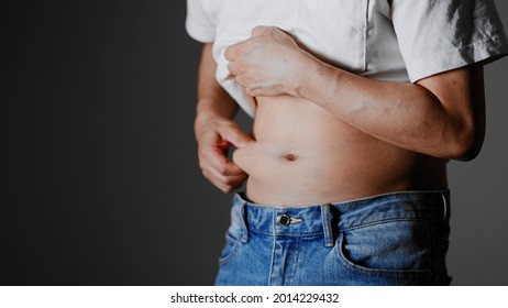 A man who touches the belly meat, diet image