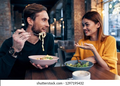 A man and a woman are having lunch in a cafe           