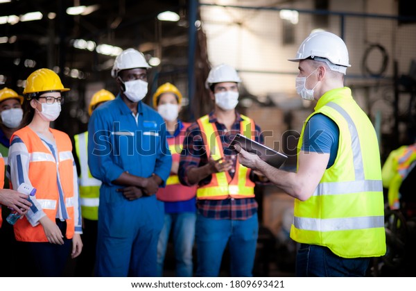 The manager leader team is assignmenting job,
training for technicians, supervisor, engineers In the morning
meeting before work which everyone wear masks to prevent the
coronavirus and safety
working