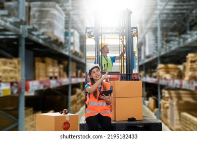 Manager  using tablet Checke-Commerce Online Orders e-businessonline. In store Background Warehouse Retail Center with  boxes global logistics network  Products Delivery Infographics in Logistics