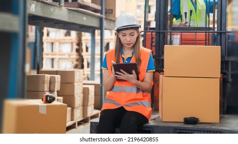 Manager  using tablet Checke-Commerce Online Orders e-businessonline. In store Background Warehouse Retail Center with  boxes global logistics network  Products Delivery Infographics in Logistics