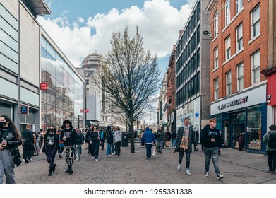 MANCHESTER, ENGLAND, UK - 12 April, 2021 Open Shops After Lockdown. City Centre Of Manchester, People In Face Masks While Shopping