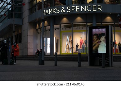 Manchester UK. February 3, 2022. Digital Out Of Home Advertising With Gucci Ad In Front Of Marks And Spencer Retail Store. Market Street.