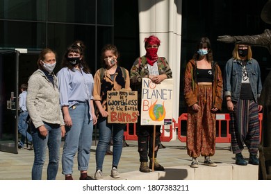 Manchester UK, September 1, 2020. Extinction Rebellion Protest, St Peter's Square. Protesters With Placard In A Circle At Site Of  Statue Of Suffragette Emmeline Pankhust