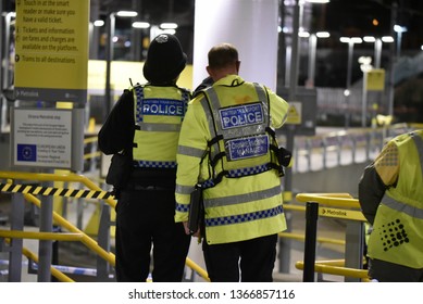 Manchester, United Kingdom. 31st December, 2018. British Transport Police Crime Scene Manager At The Scene Of A 3 Person Stabbing At Victoria Train Station Ben Earlam/Fire Photos