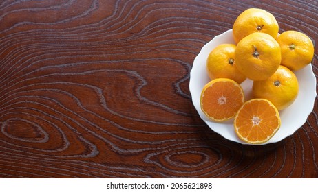 Mandarin Oranges On A Wood Grain Table.