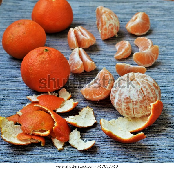 Mandarin oranges slices and whole fruits, citrus\
aroma, peeled mandarin\
orange.