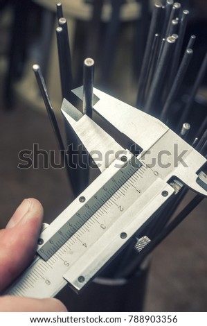 Mandrel is the core for the shaping of the blanks. The crossbars come in different sections (round, oval, square) and sizes, for different purposes.