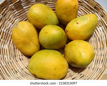 Mango in basket, mangos fruit, fresh yellow mangoes in basket, summer fruits, mango basket, mango, mangos, mangoes, fruits, yellow, india, market, fruit in basket, group, summer, sweet mango in group