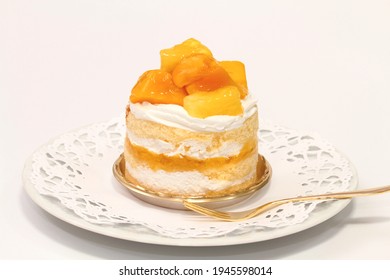 Mango and pineapple sponge cake