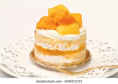 Mango and pineapple sponge cake