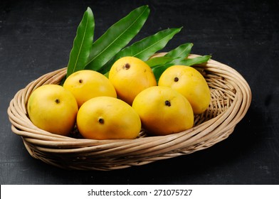  mangoes in a basket 