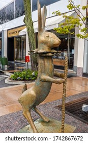 MANHASSET, NEW YORK - APRIL 18, 2020: Americana Manhasset Patio. Americana Manhasset Is An Upscale, Open-air Shopping Center Located In  New York's Suburb