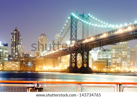 Manhattan bridge in New York at night