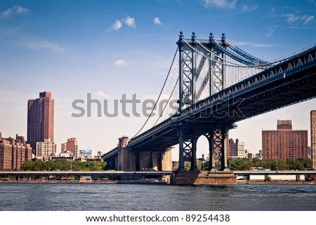 The Manhattan Bridge seen from Brooklyn Bridge Park.