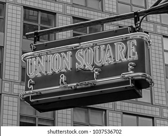 MANHATTAN, NEW YORK CITY/USA - FEBRUARY 24, 2018: The Union Square Cafe Is A Restaurant That Serves Seasonal New American Fare In A Casually Refined Setting And Is Located On 101 E 19th Street.