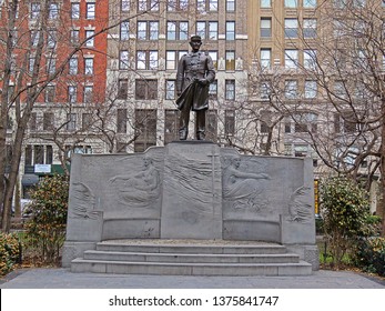 MANHATTAN, NEW YORK - FEBRUARY 24, 2018: An Outdoor Bronze Sculpture Depicting Admiral David Glasgow Farragut Installed At Madison Square Park In Manhattan.