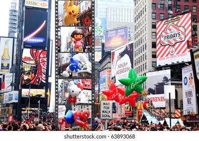 MANHATTAN - NOVEMBER 26: A Santa Clause Passes Times Square At The Macy's Thanksgiving Day Parade November 26, 2009 In Manhattan.