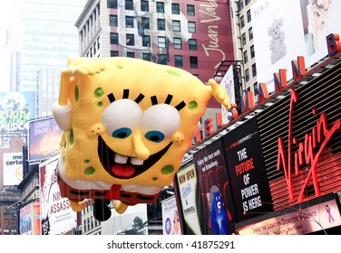 MANHATTAN - NOVEMBER 26 : A Sponge Bob balloon passes Times Square at the Macy's Thanksgiving Day Parade November 26, 2009 in Manhattan.