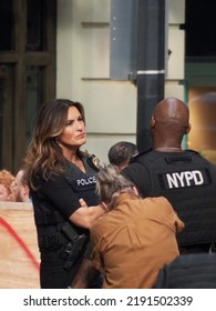 Manhattan, NY - August 18, 2022: Mariska Hargitay And Mehcad Brooks Filming Law And Order