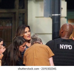 Manhattan, NY - August 18, 2022: Mariska Hargitay And Mehcad Brooks Filming Law And Order