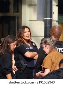 Manhattan, NY - August 18, 2022: Mariska Hargitay And Mehcad Brooks Filming Law And Order