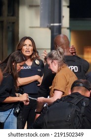 Manhattan, NY - August 18, 2022: Mariska Hargitay And Mehcad Brooks Filming Law And Order