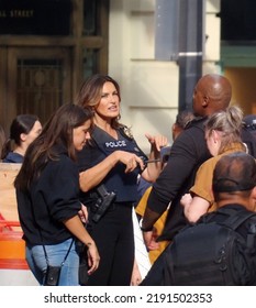 Manhattan, NY - August 18, 2022: Mariska Hargitay And Mehcad Brooks Filming Law And Order