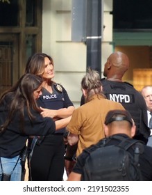 Manhattan, NY - August 18, 2022: Mariska Hargitay And Mehcad Brooks Filming Law And Order