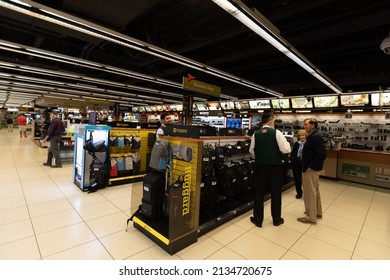 MANHATTAN, NY - SEPTEMBER 26, 2019: One Of The Most Famous Photo Video Equipment Shop In NYC. BH At West 34th Street, Manhattan