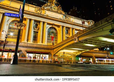 Manhattan, NY, USA - December 31, 2013 : Grand Central Station With Christmas And New Years Decorations