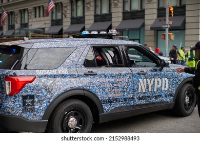 Manhattan, USA - 11. November 2021: NYPD US Army Honor Vehicle At Veterans Day Parade In NYC. NYPD Salutes The US Military And First Responders
