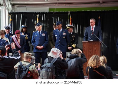 Manhattan, USA - 11. November 2021: Military Air Force Officials Standing On Podium Next To NYC Mayor