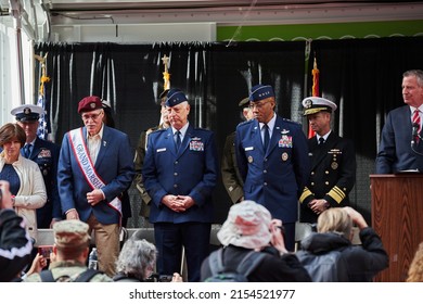 Manhattan, USA - 11. November 2021: Military Air Force Officials Standing On Podium Next To NYC Mayor
