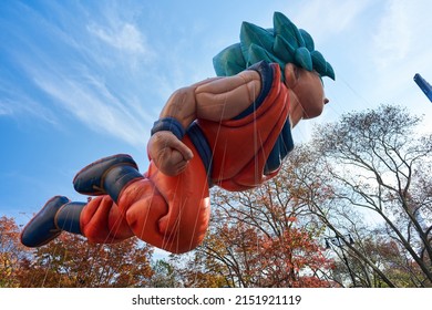 Manhattan, USA - 24. November 2021: Goku Dragon Ball Z Balloon Thanksgiving Parade In NYC. Macy's Parade Balloons