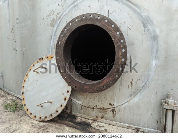 manhole a tank that is
in an open position
