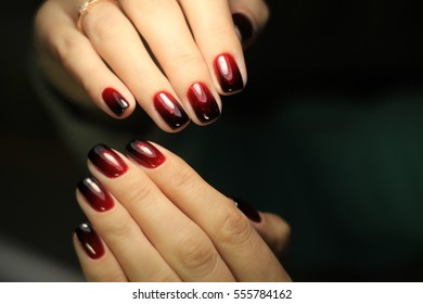 manicure design gradient from red to black