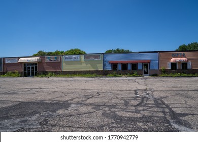 Mankato, Minnesota - June 6, 2020: Dead, Abandoned Antique Strip Mall Called Vintage Mall