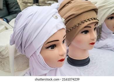 Mannequin With Female Muslim Turban