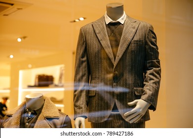 14,566 Display window men store Images, Stock Photos & Vectors ...