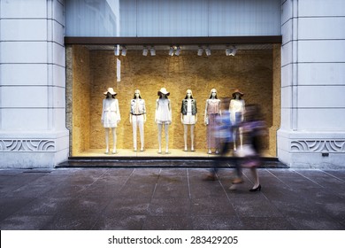 mannequins at shopfront