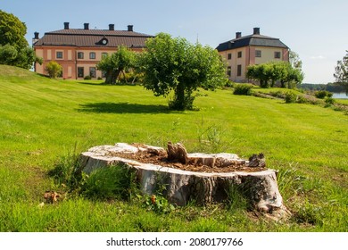 Åkerö Manor Sweden - Augusti 23, 2021: A Manor House In Södermanland On Sunny Summer Day.