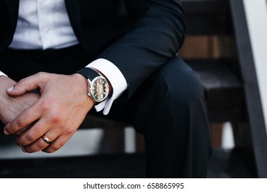 which hand mens watch