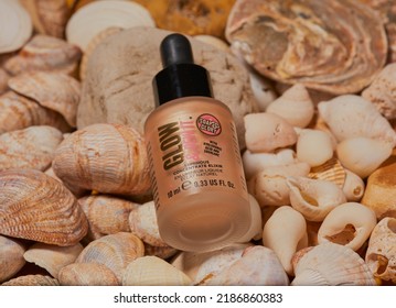 Mansfield,Nottingham,United Kingdom, 5th August 2022:Studio Product Image Of Soap  Glory's Glow  Dew It, Soap  Glory Is A Skin Care And Cosmetics Brand Owned By Alliance Boots.