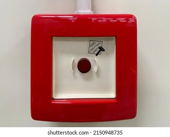 Manual Alarm Button To Be Fixed To The Mute And Pressed, Breaking The Thin Glass That Protects It From Accidental Bumps, In Case Of Need. Fire Alarm, Illness And Any Other Serious Eventuality.