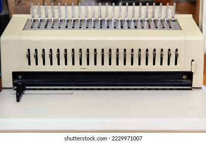 A manual perfobinder for stitching documents with a plastic spring. A device for binding documents.