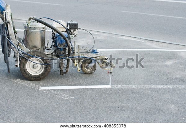manual spray\
marking machine for parking\
layout