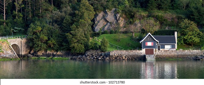 Manufactured Home On The Shores Of Lake